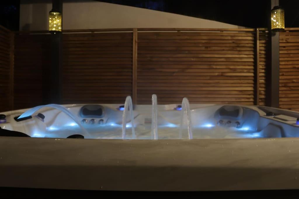 Spa & Serenite, Aux Portes De Disney Et De Paris Villiers-sur-Morin ภายนอก รูปภาพ